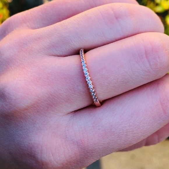 18K Gold Plated Gorgeous Ring - Picture 4 of 5